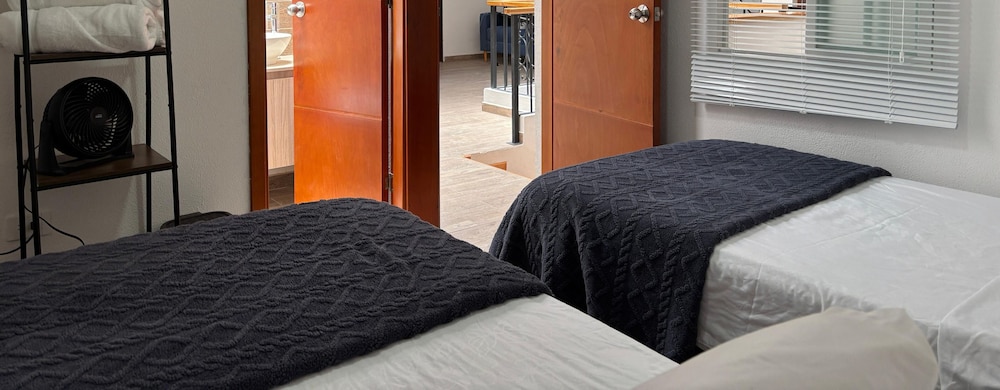 Economy Room, Multiple Beds, Ensuite photo 1