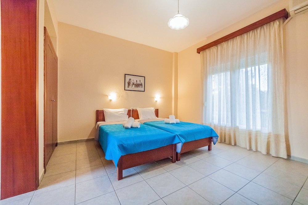 Standard Studio, 2 Twin Beds