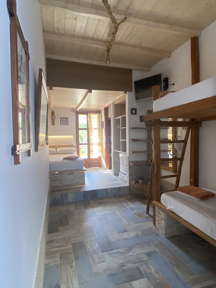 Standard Quadruple Room photo 2