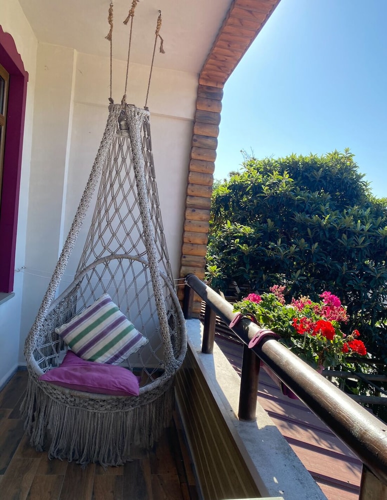 Honeymoon Room photo 2