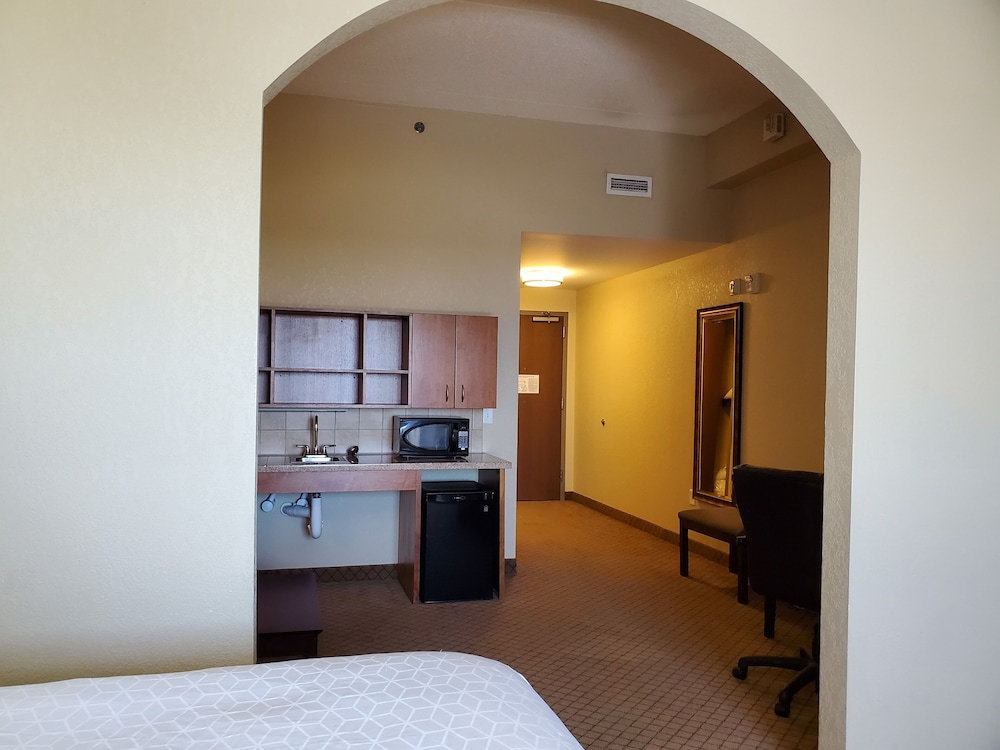 Suite, Multiple Beds - Photo 6