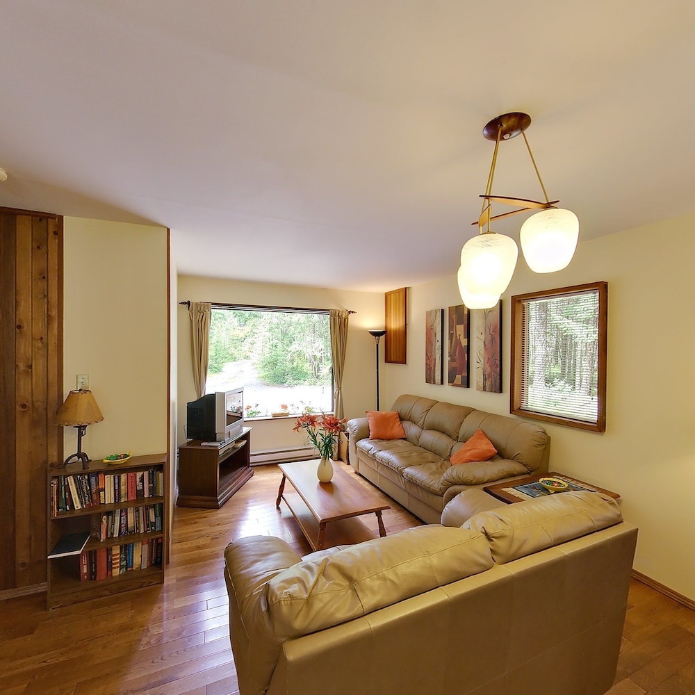 Cottage, 2 Bedrooms, Kitchen (with Loft Staircase) photo 1