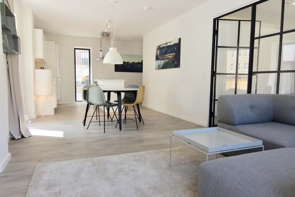 Apartment photo 2
