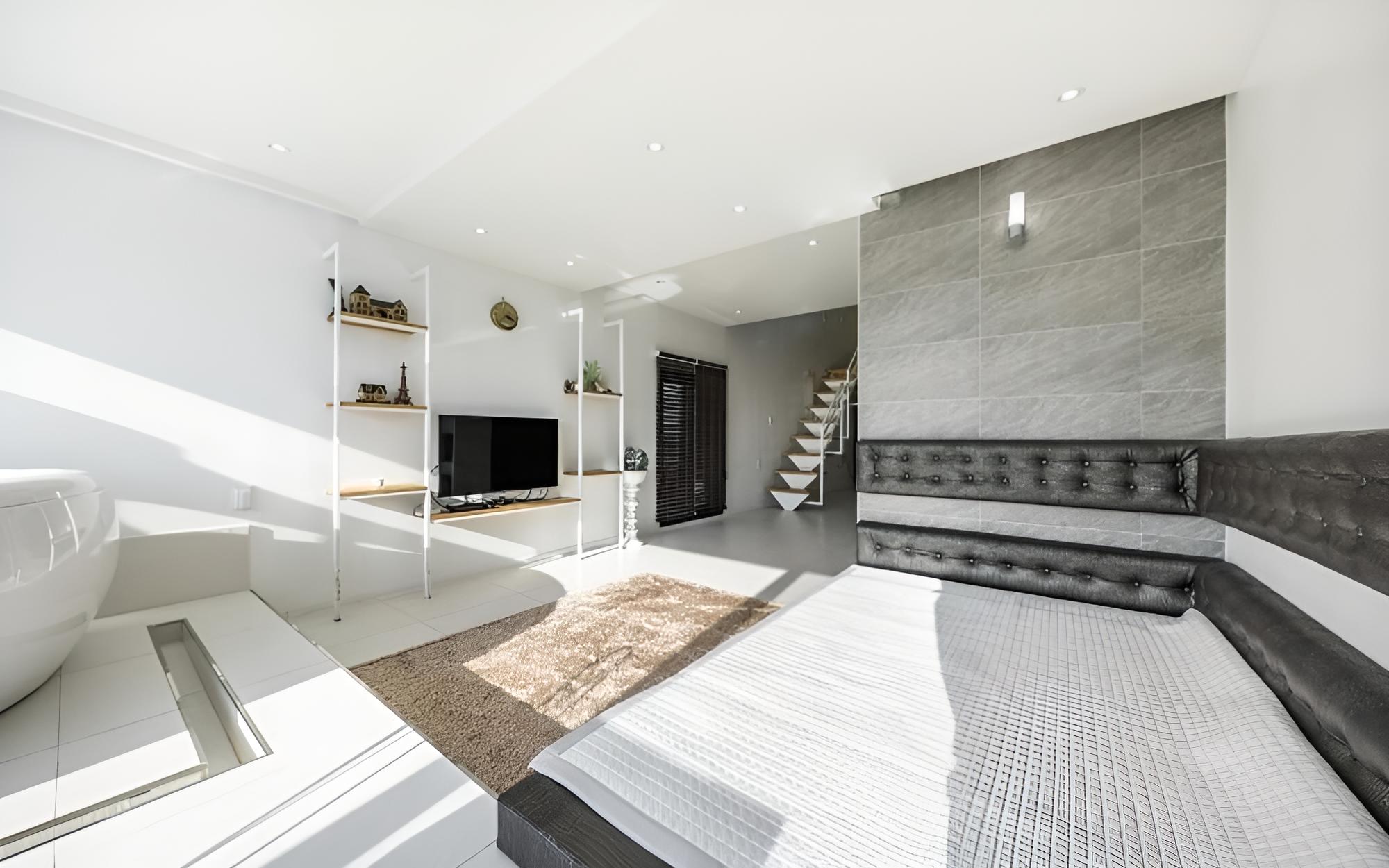 Room (201 (ocean view spa rooftop beam proj)