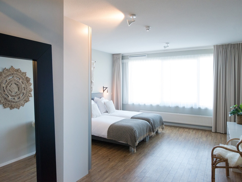 Classic Apartment, 2 Bedrooms photo 3