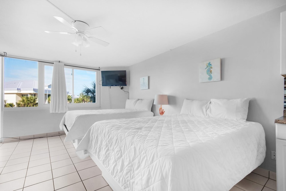 Studio, 2 Queen Beds (Top of the Gulf 208) photo 1