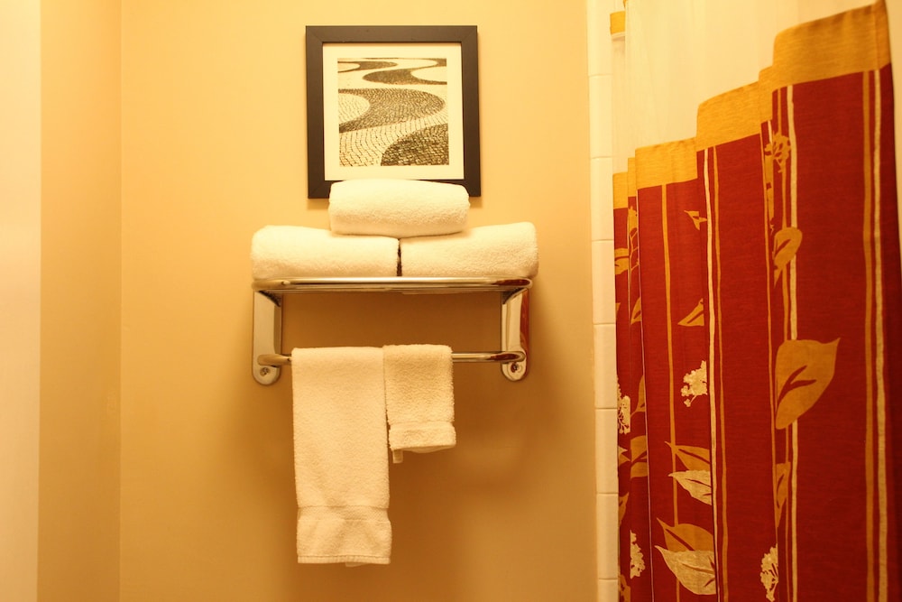 Room, 2 Queen Beds, River View photo 3