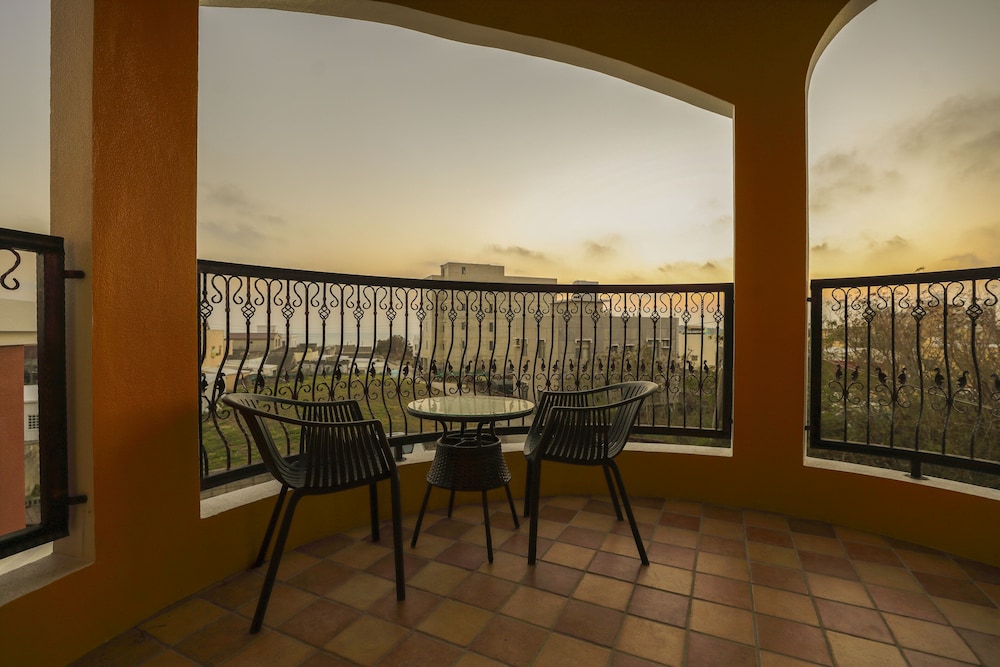 Signature Quadruple Room, Ocean View photo 2