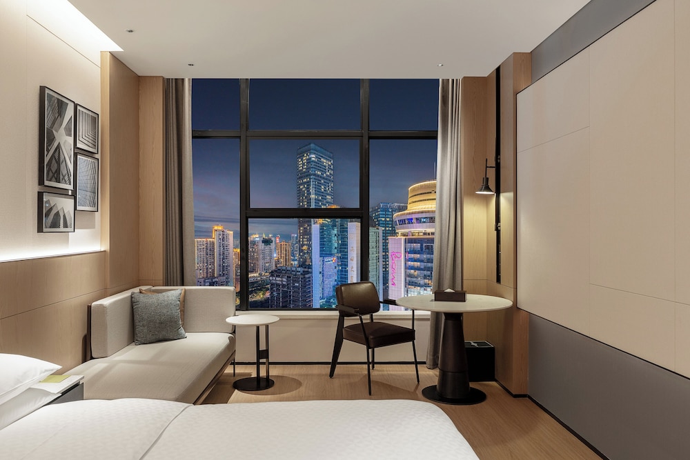 Signature Room, 1 King Bed photo 3