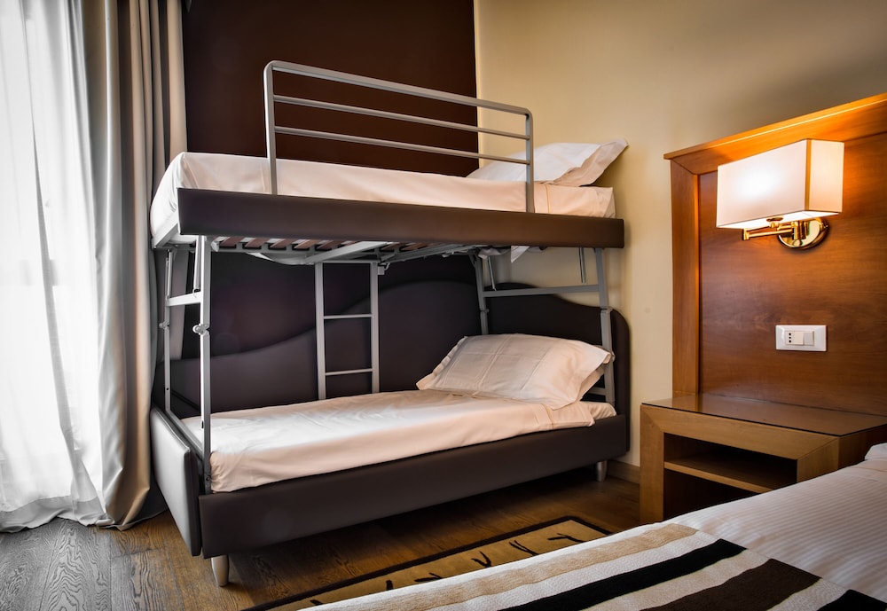 Family Room (Bunk Bed) - Photo 5