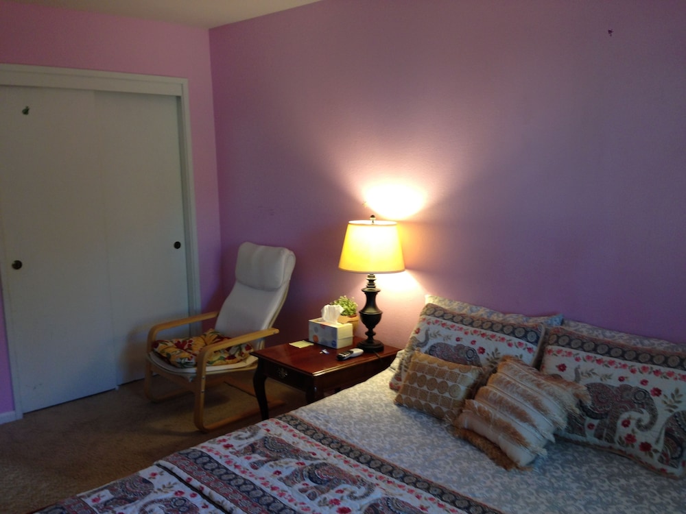 Room, 1 Queen Bed photo 2
