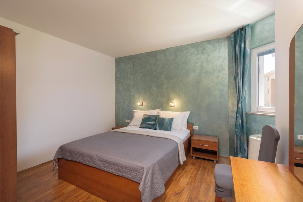 Family Apartment, Multiple Bedrooms, 2 Bathrooms, Sea Facing (Family Resort Santa Maria I Apartment)
