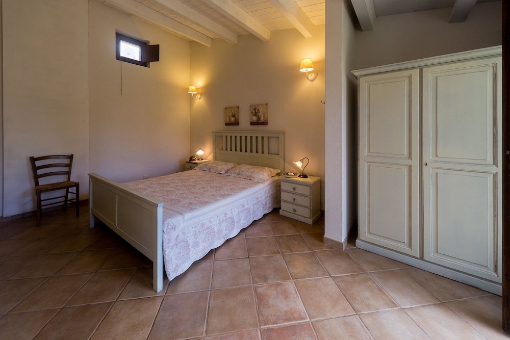 Family Room, 2 Bedrooms, 2 Bathrooms photo 2