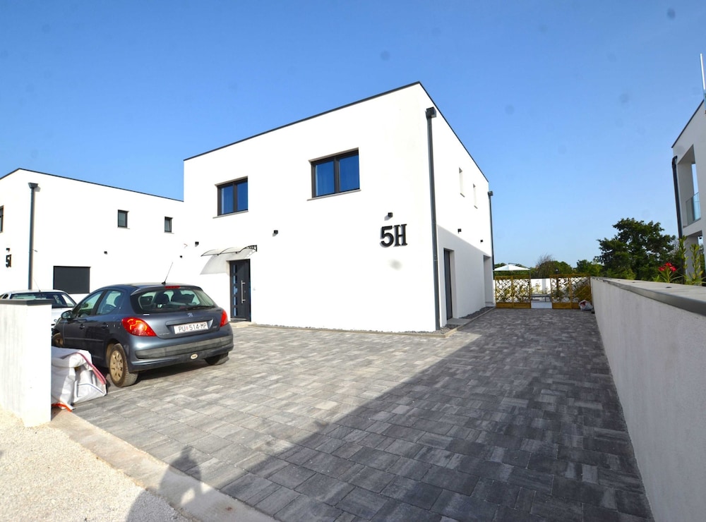 Villa (Four Bedroom Villa with Pool)