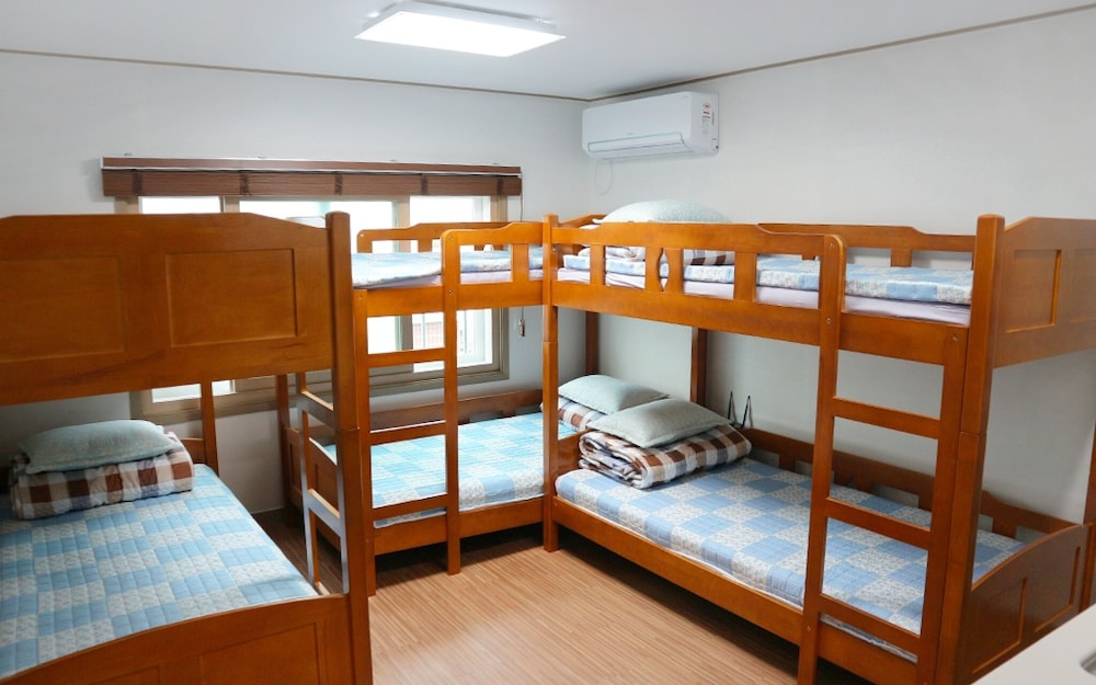 Room (6-person room (reservation available )