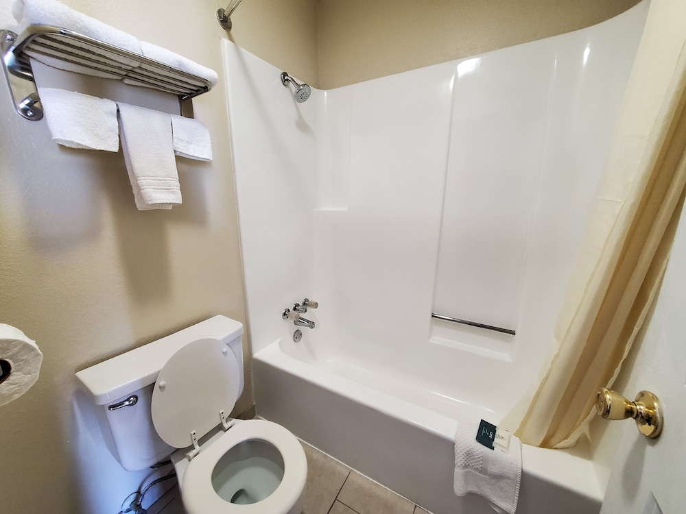 Comfort Shared Dormitory, 1 King Bed, Non Smoking photo 3