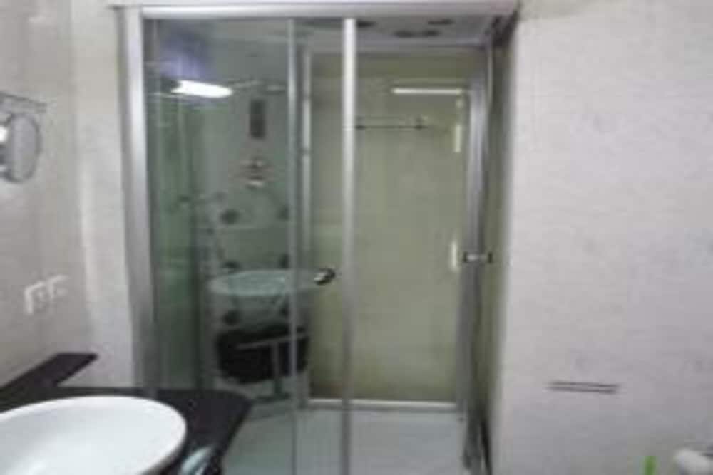 Deluxe Twin Room - Photo 6