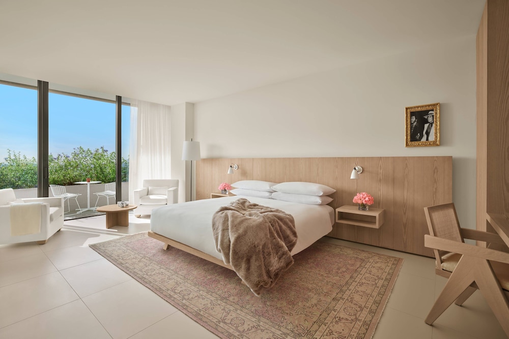 Suite, 1 King Bed with Sofa bed, Balcony
