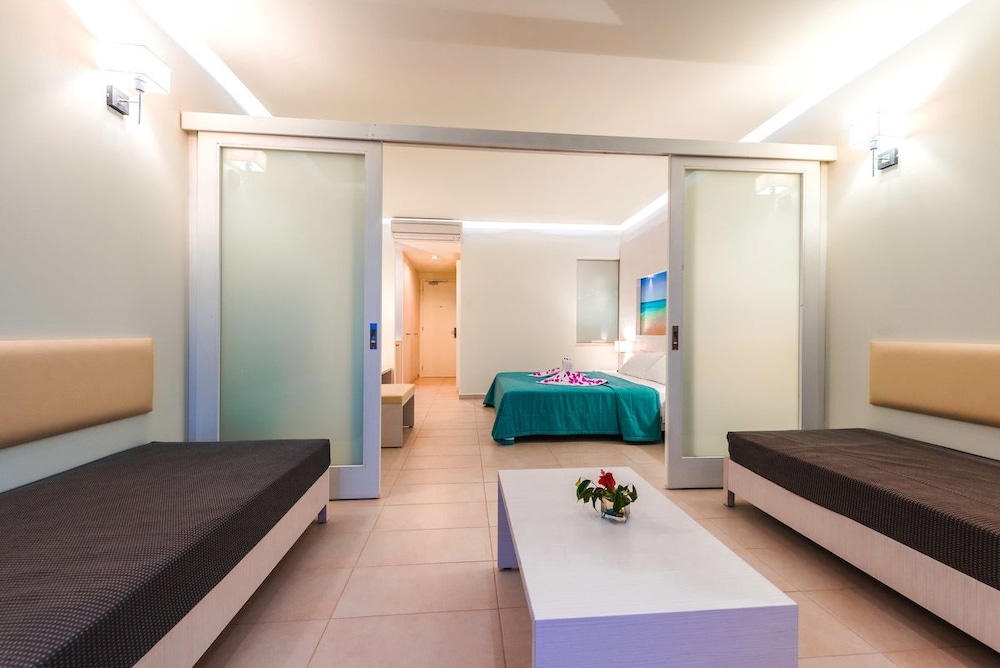 Suite, Sea View photo 1