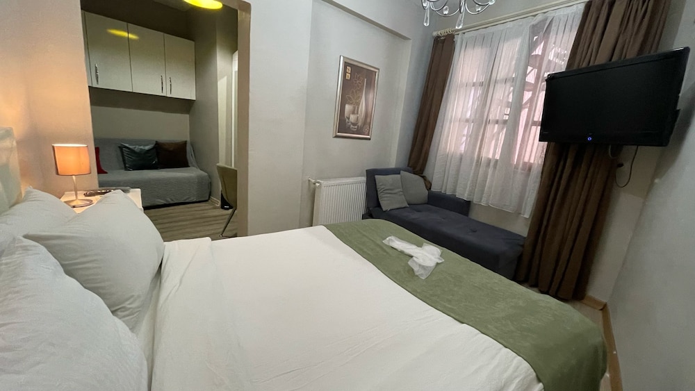 BED IN WOMAN DORMITORY ROOM photo 1