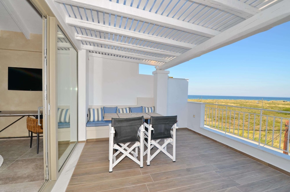 Honeymoon Suite, Sea View - Photo 10