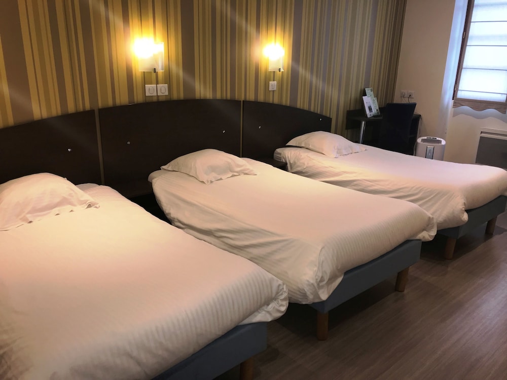 Standard Triple Room, Bathtub