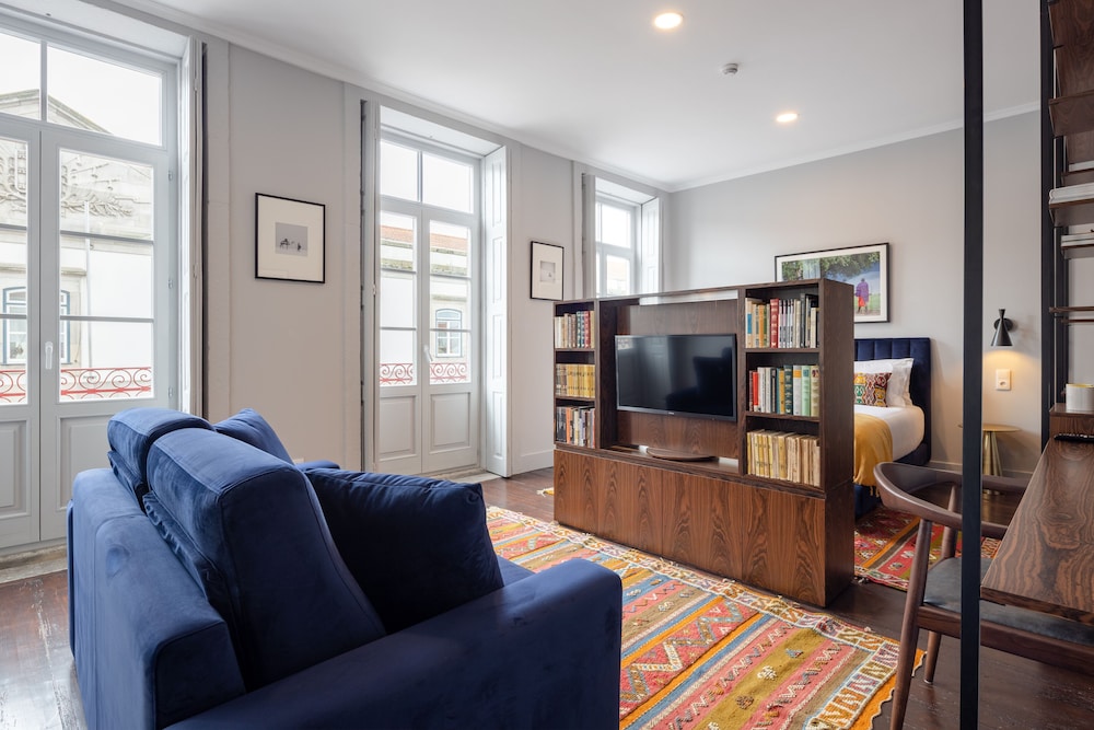 Junior Suite with Balcony thumbnail 5