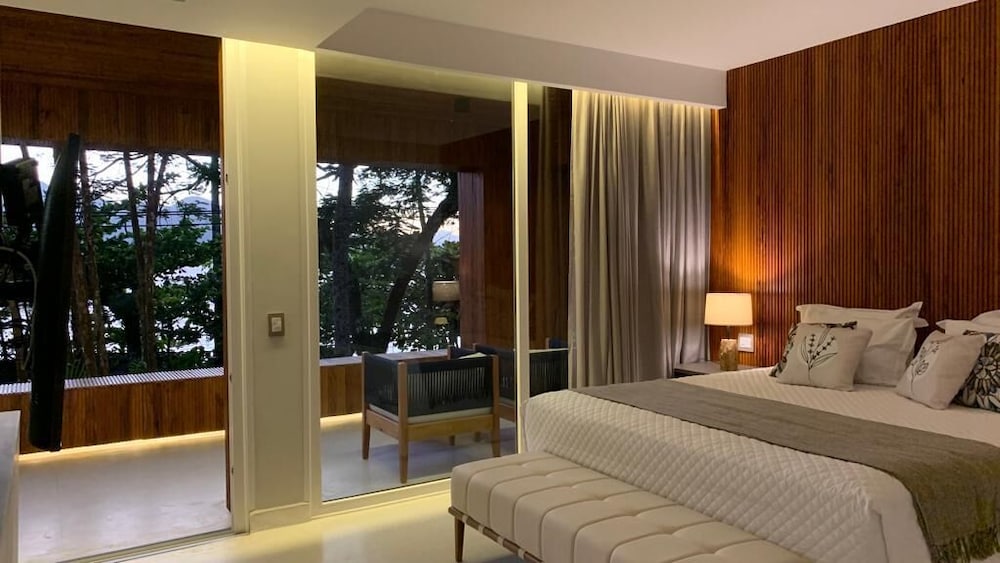 Luxury Double Room, 1 King Bed, Beach View photo 1