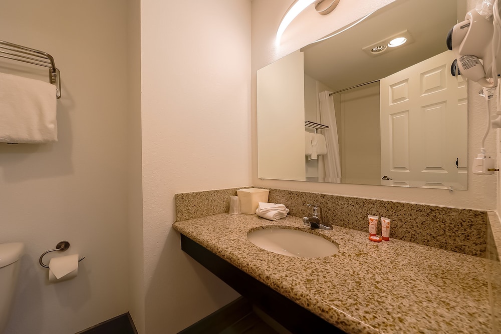Room, 1 Double Bed - Photo 6