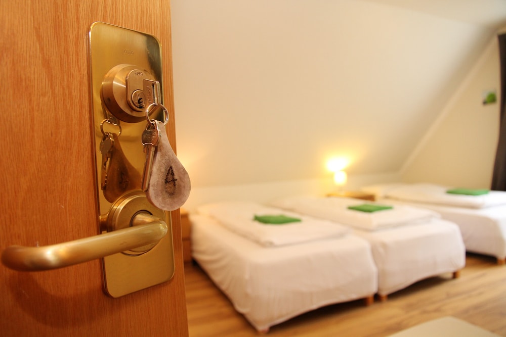 Quadruple Room, Shared Bathroom photo 1