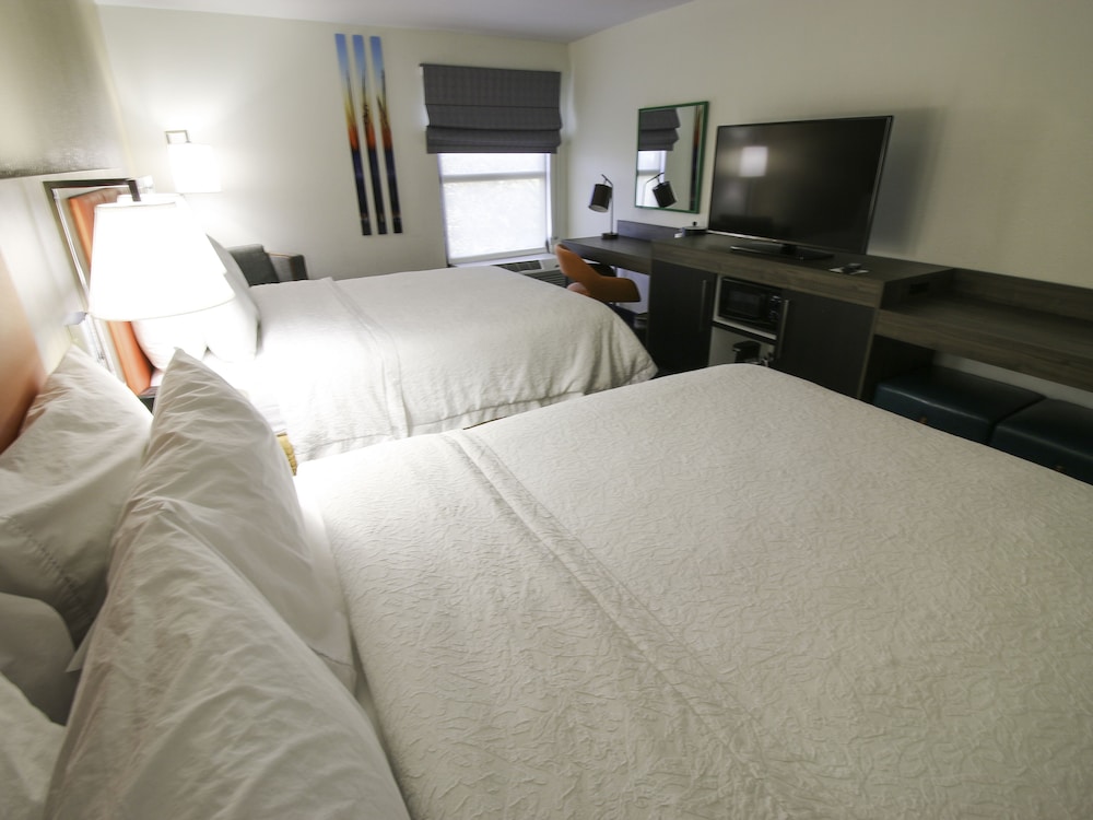 2 QUEEN BEDS NONSMOKING - Photo 2