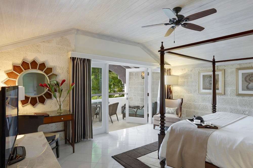Luxury Room, 1 King Bed, Poolside
