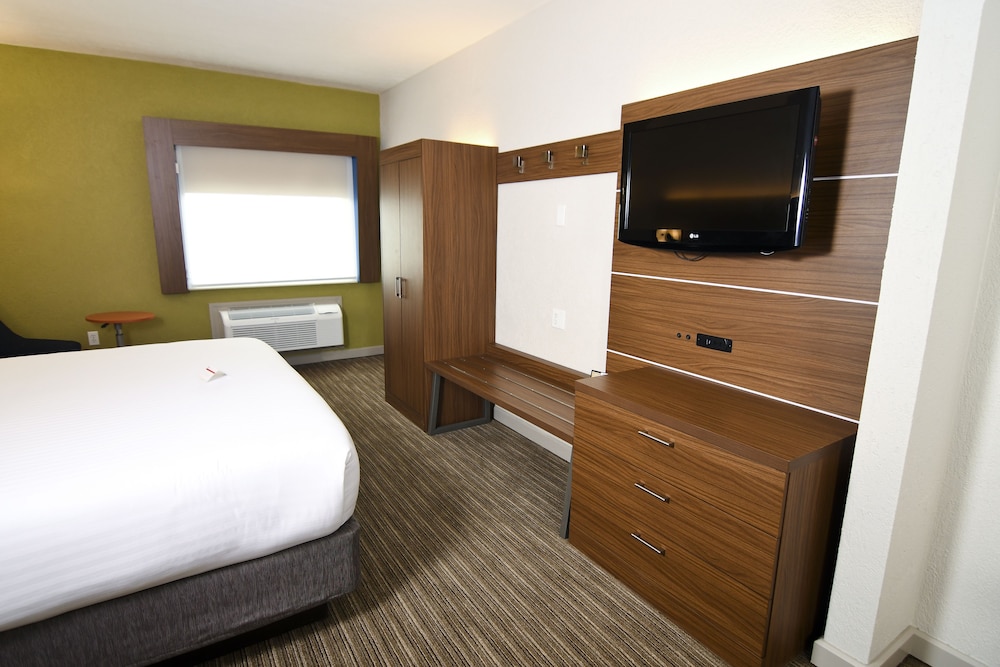 Suite, 1 King Bed - Photo 6