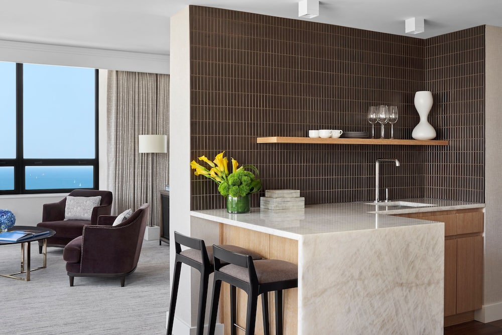Suite, 1 Bedroom, City View - Photo 4