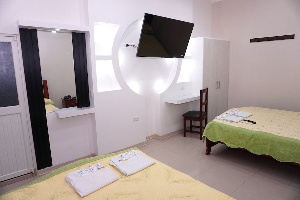 Deluxe Double Room, 2 Queen Beds photo 3