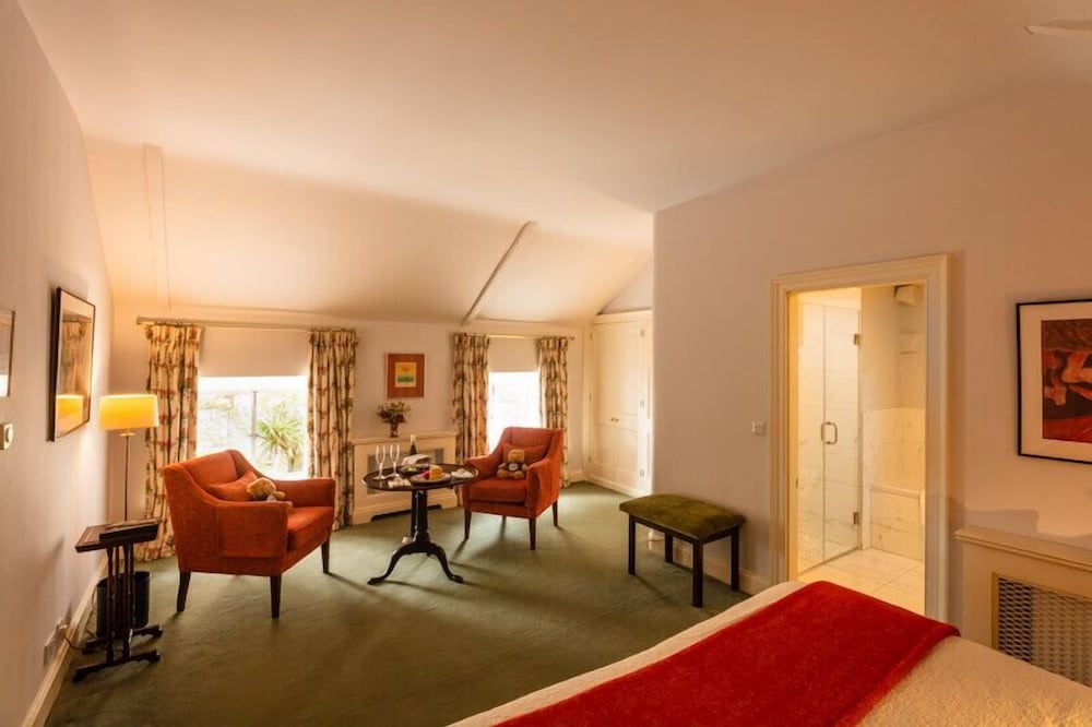 Classic Double or Twin Room (Large) photo 3