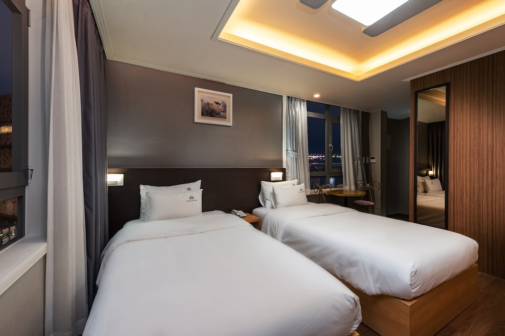 Standard Twin Room, Harbor View photo 1