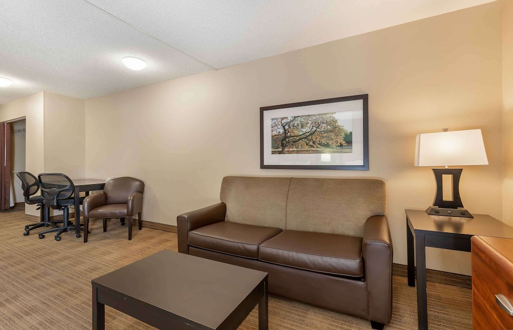 Deluxe Studio, Multiple Beds, Non Smoking - Photo 3