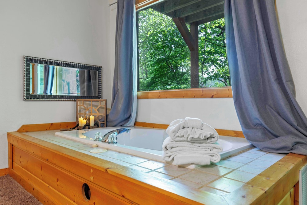 Comfort Cabin, 1 Bedroom, Balcony, Mountain View photo 2