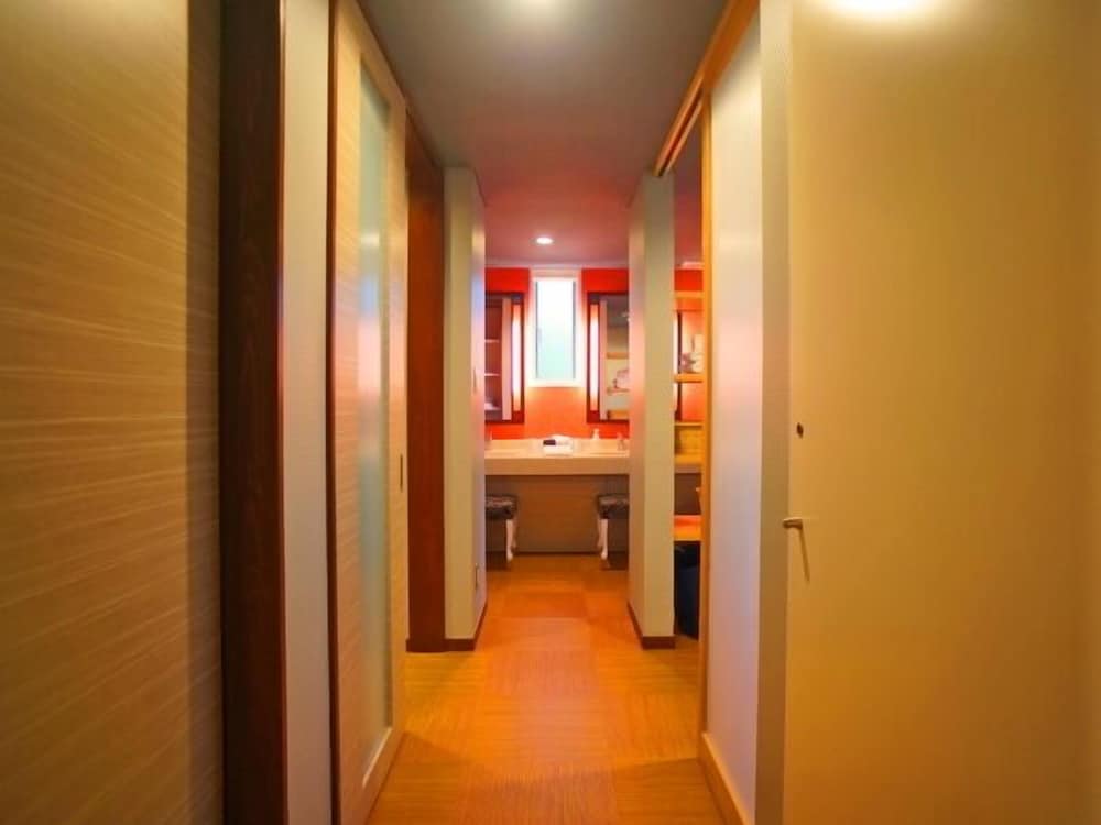 Premium Suite with Private Bathroom (Kunugi) photo 1