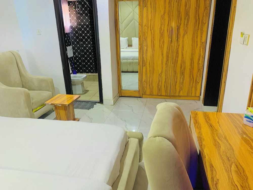 Grand Room photo 2
