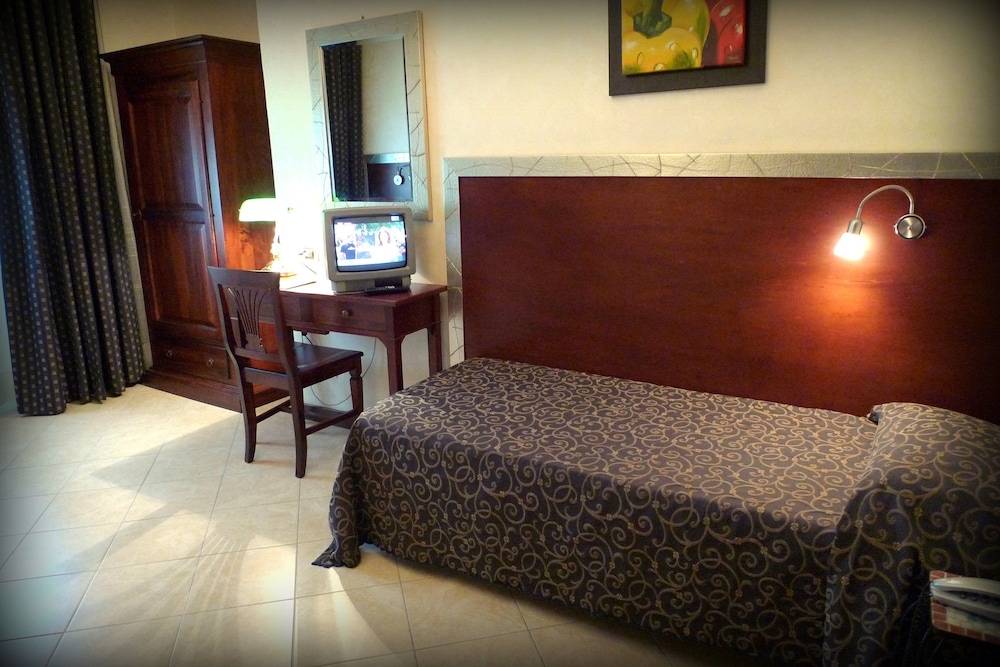 Basic Single Room photo 2