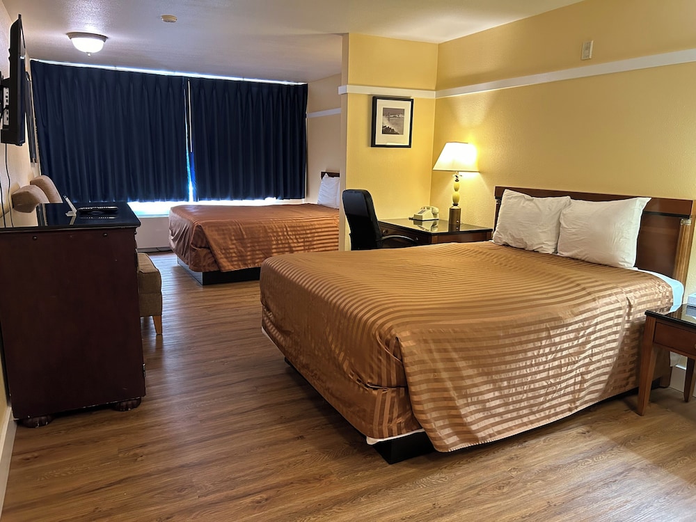 Standard Room, 2 Queen Beds - Photo 3