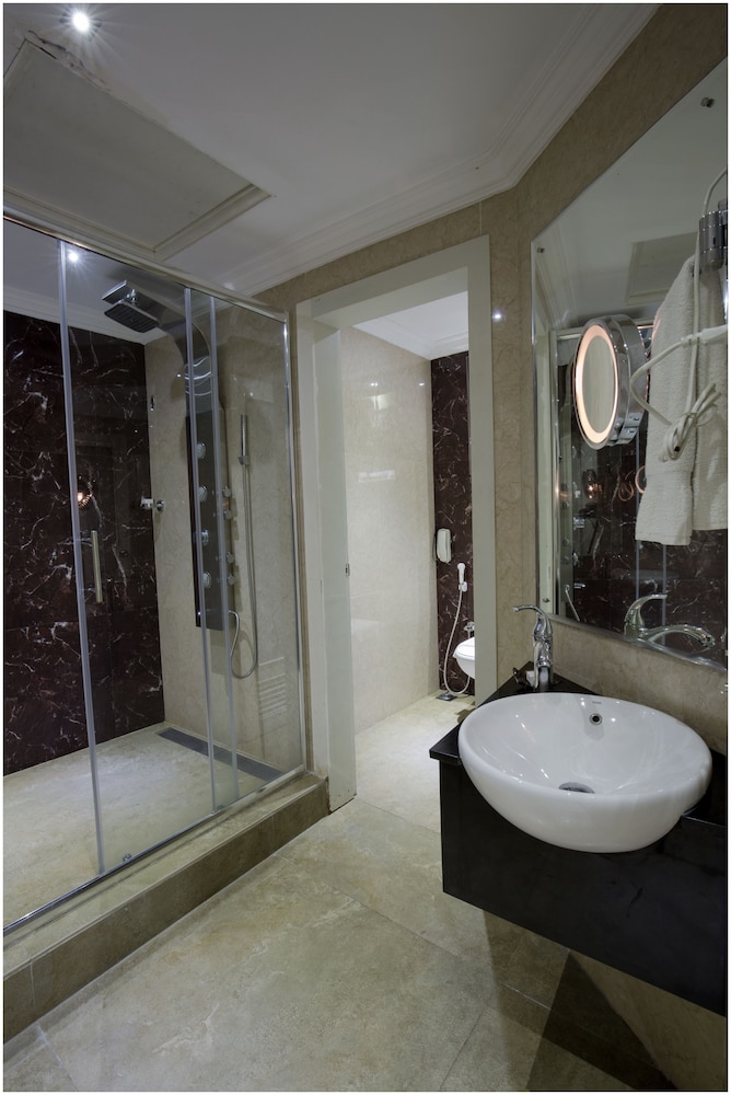 PGS Suite, City View photo 2