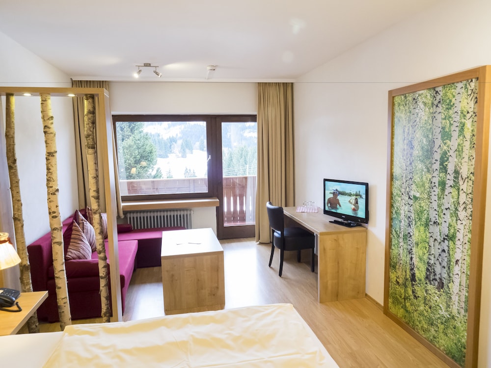 Basic Double Room, 1 Bedroom, Balcony, Mountain View photo 1