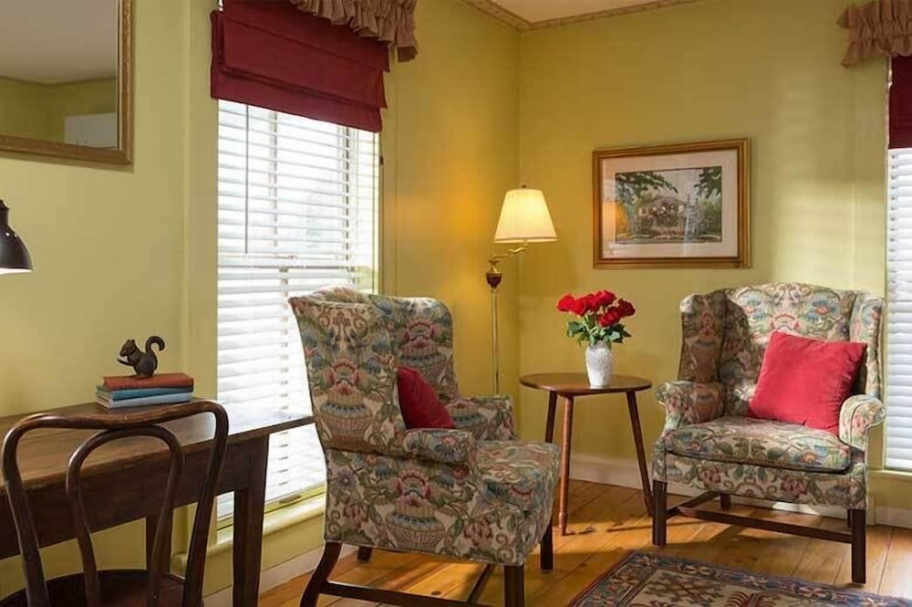 Gallery Room, 1 King Bed, Ground Floor (Drummond’s Point Room) photo 1
