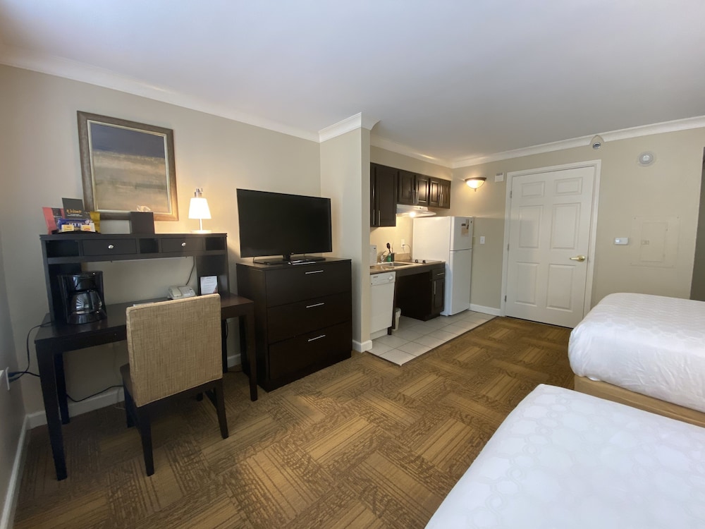 Studio Suite, 2 Double Beds, Accessible, Kitchen (Mobility Tub)