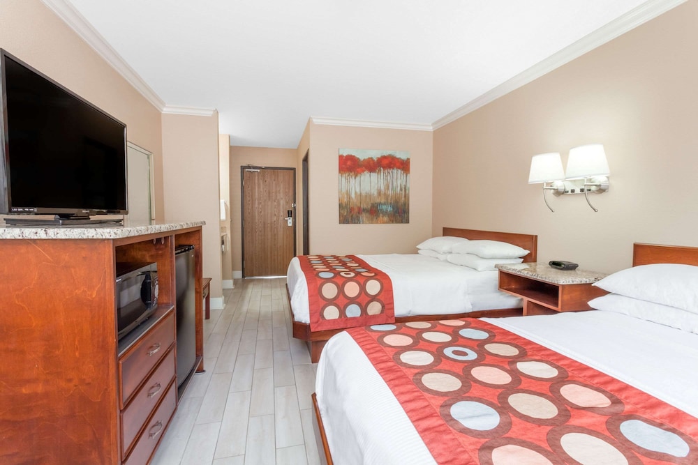 Standard Room, 2 Queen Beds - Photo 3