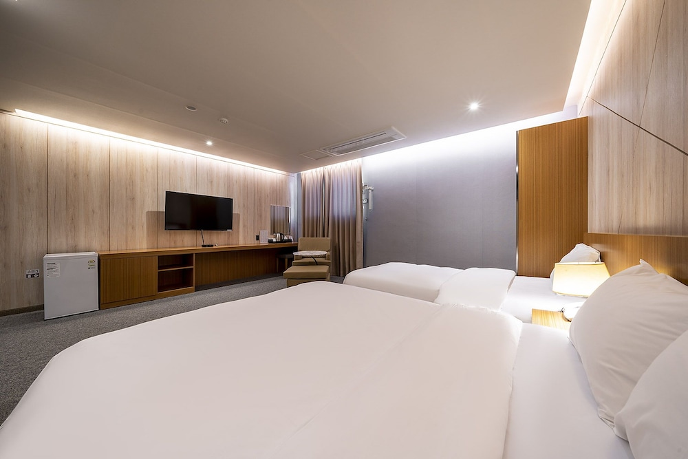 Standard Twin Room for 2 person (Rear View)