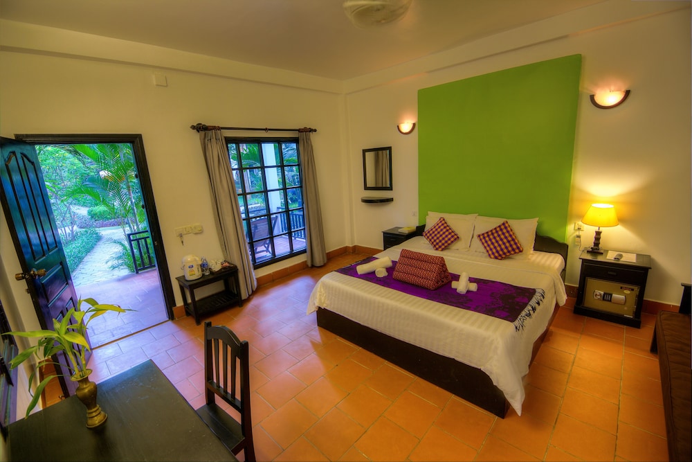 Family Room, Connecting Rooms